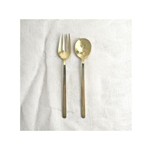 ชุดช้อนส้อมพร้อมกระจกขัดเงาสำหรับโรงแรมดีไซน์ทันสมัยชุดเครื่องใช้บนโต๊ะอาหารสีทองสำหรับร้านอาหารราคาถูก - Product Image 5