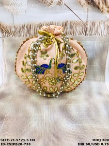 Sac de luxe pour femme Polti avec poignée perlée en soie - Product Image 3