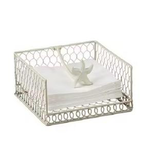 Porte-serviettes en métal durable avec une touche moderne idéal pour la décoration des comptoirs de cuisine ou des tables à manger - Product Image 3