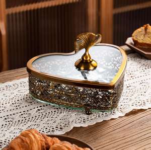 Panier de rangement en métal en forme de cœur avec poignée, organisateur décoratif pour bonbons, collations, pain, service de table, décoration de la maison - Product Image 3