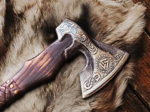 Hacha Vikinga SCL: Diseño Auténtico de Tomahawk para Cortar Madera y Amuletos, Hecha a Mano para Recreaciones Históricas y Coleccionistas - Product Image 3