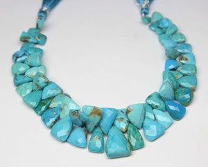Perles à facettes en forme de trillion de turquoise naturelle de l'Arizona 7 pouces - Product Image 1
