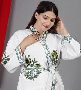 Bata de algodón orgánico unisex con estampado floral, kimono de dama de honor transpirable para hombres y mujeres, ropa de dormir - Product Image 4