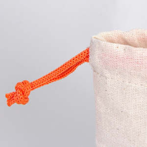 Pochette en tissu orange avec cordon de serrage 4x5 avec broderie de logo personnalisé, impression sérigraphique, coton biologique pour vêtements, cadeaux, promotions - Product Image 6