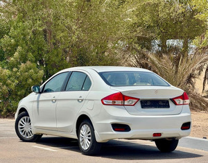 <span class=keywords><strong>Suzuki</strong></span> <span class=keywords><strong>Ciaz</strong></span> 1.5L GL 2024 d'occasion, faible kilométrage, propre et en excellent état, sans accident, meilleur <span class=keywords><strong>prix</strong></span>, <span class=keywords><strong>prix</strong></span> abordable, commande en gros disponible - Product Image 4