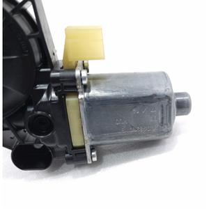 มอเตอร์ไฟฟ้ากระจกหน้าต่างด้านหน้าขวา AUDI A3 Sportback Series (8VA) 5Q0959801B (12>18) - Product Image 4