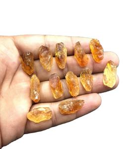 หินอัญมณีธรรมชาติไม่ผ่านการบำบัด10ชิ้น,หินซิทรินแบบไม่เรียบรูปร่างไม่สม่ำเสมอทำให้เครื่องประดับเกิดเดือนพฤศจิกายน - Product Image 1