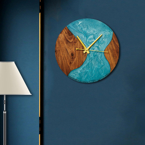 Horloge murale élégante faite à la main avec de la résine époxy à quartz Mélange parfait de fonction et d'art pour le salon disponible à la vente - Product Image 3