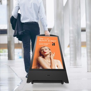 Affichage numérique extérieur 32 pouces CMS IP65 étanche 2000 nits alimenté par batterie Android sur roues pour usage commercial en rue - Product Image 2