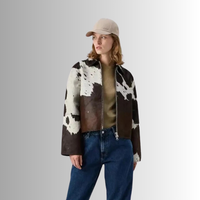 Veste en cuir de qualité supérieure avec poils, élégance robuste et texture de cuir naturel pour les amateurs de streetwear audacieux et de style western