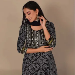 Zwart-Wit Bandhani Bedrukt Anarkali Kurta Gecombineerd Met Broek En Bedrukte Chiffon Dupatta Set Designer Vrouwen Etnische Jurk Bulk