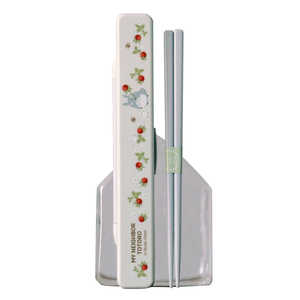 Ensemble de baguettes japonaises élégantes Mon Voisin Totoro, collection framboise, baguettes en plastique jetables avec un design de dessin animé mignon - Product Image 1