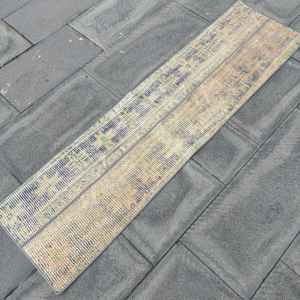 Alfombra Vintage de 1.4x5.2 pies, Alfombra Turca, Alfombra con Bordes Azules y Marrones - Product Image 2