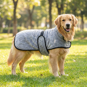 Abrigo de Forro Polar Gris Plegable, Ligero y de Alta Calidad para Perros, Chaqueta de Invierno para Mascotas con Patrón en Relieve, Suave, Cálido y Cómodo - Product Image 3