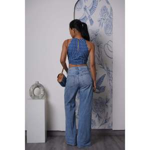 Top Corto de Algodón Cambray Azul a Cuadros con Cuello Halter, Sin Tirantes, con Botones y Cierre de Cremallera - Product Image 1