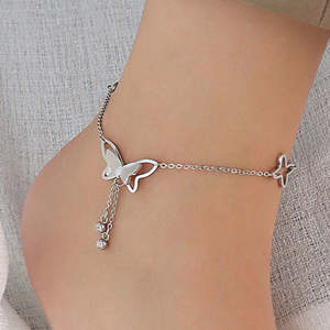 Cheville fine réglable en argent minimaliste de marque Hallmark avec motif papillon - Product Image 1