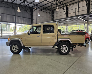 Neatly Used 2021 Toyyotas Land Cruisers Double Cabin Pickup 6x6 RHD LHD - Product Image 2