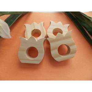 Servilletero de madera tallado rústico único, decoración de mesa de comedor de granja, hecho a mano, adecuado para celebraciones de bodas y vacaciones - Product Image 1