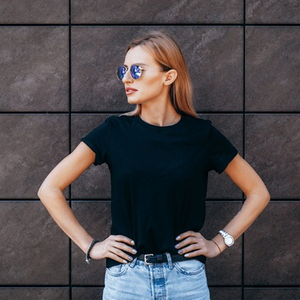 Camiseta Clásica para Mujer, Tejido Elástico Cómodo, Corte Moderno, Color Sólido, Ideal para Uso Casual en la Oficina, Ropa de Calle, Calidad de Exportación - Product Image 1