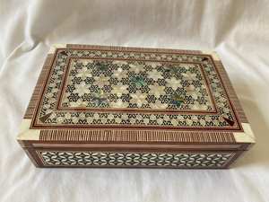 Boîte à bijoux décorative en bois avec incrustation de nacre, artisanat fait main, organisateur de rangement pour bijoux, cadeau et décoration intérieure - Product Image 3