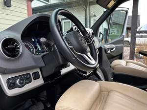 MERCEDES-BENZ SPRINTER 2500 AIRSTREAM INTERSTATE 19 TOMMY BAHAMA EDITION 4X4 d'occasion, conduite à gauche/droite, modèle 2021 - Product Image 3