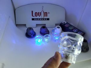 Gafas LED de cristal cortas con forma de Calavera, regalo de Halloween, fumadores de calaveras - Product Image 1