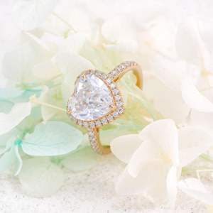 Anillo de compromiso con corte de corazón estilo Diamante de oro rosa real - Product Image 3