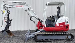 Miniexcavadora Takeuchi TB260 usada con pocas horas de uso, excavadora compacta de cadenas, con sistema ROPS abierto, máquina diésel para construcción y trabajo agrícola. - Product Image 3