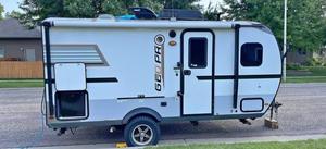 รถลากคาราวานที่ติดตั้งในสต็อกรถขายถูก RVs Camper รถลากเดินทางที่ใช้ในยุโรปสหรัฐอเมริกา
