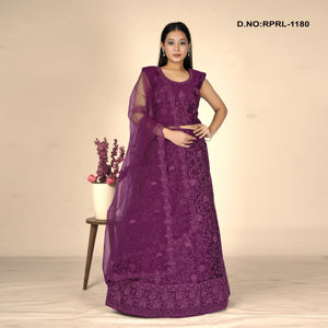 Lehenga Choli Listo para Usar con Bordado de Hilo Fino, Dupatta Transparente y un Elegante Diseño Festivo con Vuelo - Product Image 4