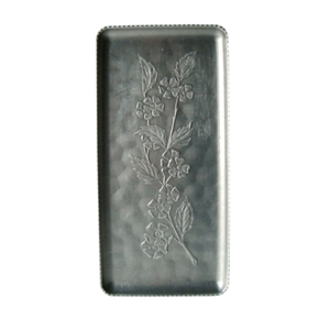 Plateau de service rectangulaire en aluminium martelé à la main vintage, motif floral en relief, plateau de service en métal pour la décoration de la maison - Product Image 1