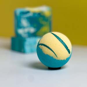 Bombas de Baño Artesanales CHASING WAVES para Relajación y Spa en Casa, con Aroma a Leche, Rosa, Lavanda, Manteca de Karité, Coco y Dinosaurio, en Diversas Formas - Product Image 1