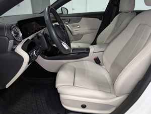 Mercedes-Benz CLA 250 AWD 4MATIC Coupé 2025, propulsé par un moteur turbo 4 cylindres en ligne de 2,0 L - Product Image 5