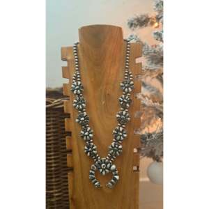 Travis J. Parure de collier en platine, argent sterling Buffalo blanc, motif floral, zircon serti clos, plaqué rhodium, style Squash tendance - Product Image 1