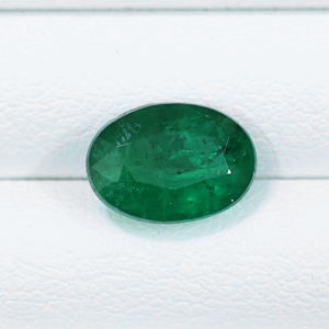 Émeraude zambienne 100% naturelle, 2,20 carats, forme ovale, couleur vert moyen, pierre de naissance de mai, pour la fabrication de pendentifs au meilleur prix - Product Image 2
