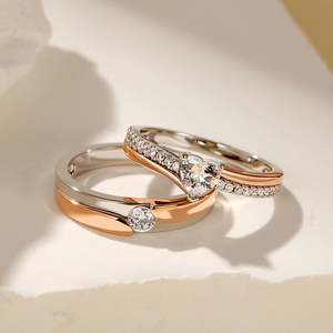 แหวนแต่งงานคู่รักเงินแท้สองสีทรงโค้ง Jeulia Amore - Product Image 4