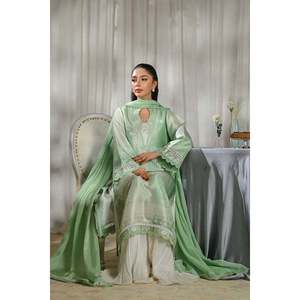 Robe de soirée en satin pour femme Seraphine pour le printemps - Product Image 5