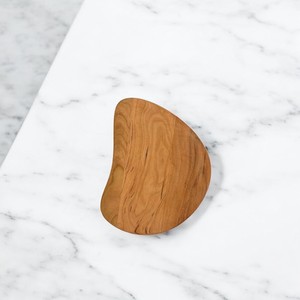 Tabla de corte y servicio de madera Natural en forma de pera de la mejor calidad, portátil y duradera para uso en exteriores, fácil de almacenar, fabricada en La India - Product Image 3