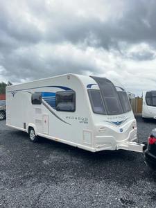 Autocaravana Mini Pop-up de Lujo Bailey Pegasus de 4 Plazas con Suspensión Independiente, Cama Fija, Autocaravana de Fibra de Vidrio para 4 Personas, 4x4 - Product Image 3