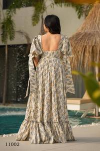 Impresionante y Hermoso Conjunto de Vestido Étnico Tradicional para Mujer, Estampado Digital, Completamente Amplio, con Crepé Pesado Incorporado - Product Image 2