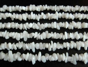 Agate blanche naturelle non coupée perles de puce de forme libre 4mm-8mm graduées meilleure qualité perles brin 34 pouces de Long - Product Image 4