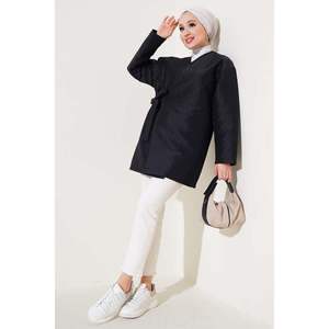 Kimono matelassé à cravate latérale noire pour femmes Ensembles pour femmes - Product Image 1