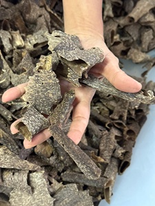 ชิ้นไม้กฤษณาธรรมชาติอบแห้งสำหรับเตาเผาเครื่องหอมและอโรมาเธอราพี - Product Image 1