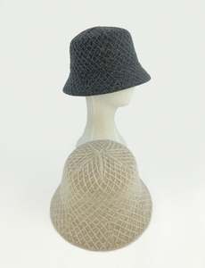 Chapeau Bob Réversible Personnalisé pour Femme, Imprimé All-Over, en Laine, Style Créateur de Mode - Product Image 2