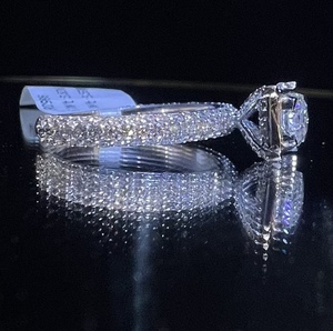 Élégante bague solitaire pour femme en or massif 14K et 18K avec de véritables diamants naturels taillés en brillant, certifiée par un tiers. - Product Image 2