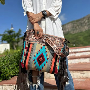 Sac à main à franges usiné à la main Couverture de selle aztèque Sac à bandoulière de haute qualité Conception unique de bohème Sacs élégants pour les femmes - Product Image 3