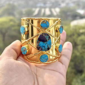 Bracelet de créateur en pierre turquoise de cuivre de Mohave, en laiton massif plaqué or 18 carats, style bohème, large bande pour femmes - Product Image 3