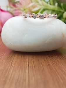 Anillo de Compromiso y Boda para Mujer, Certificado, con Diamante Moissanita Cultivado en Laboratorio, Corte Esmeralda, 2.0 CT, VVS, Oro Blanco Sólido de 14K - Product Image 6