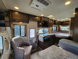 EN VENTA: Embarcación Usada T-H-O-R M-O-T-O-R FREEDOM E-L-I-T-E 23H de Alto Rendimiento, 36 pies de eslora, 2000 kg de Carga Útil, Color Oscuro - Product Image 6