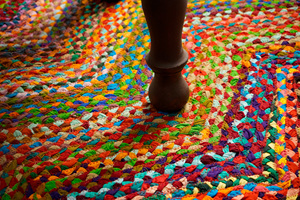 Alfombra de lana artesanal Harmony Hues, Alfombra tejida a mano, patrón geométrico moderno, colores terrosos inspirados en la naturaleza, creación de sinfonía Visual - Product Image 4